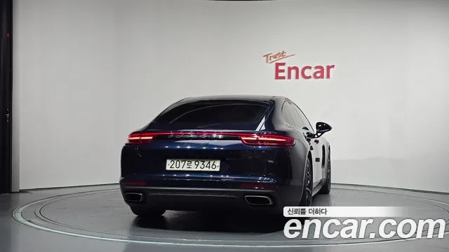 Porsche Panamera 2018 thumb 4