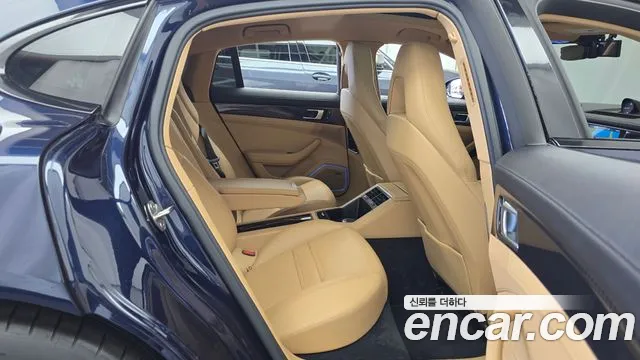Porsche Panamera 2018 thumb 12