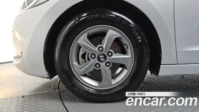 Hyundai Avante 2015 thumb 5