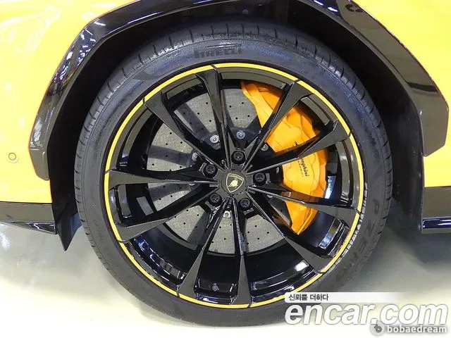 Lamborghini Urus 2021 thumb 9