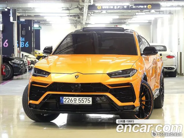 Lamborghini Urus 2021 thumb 11