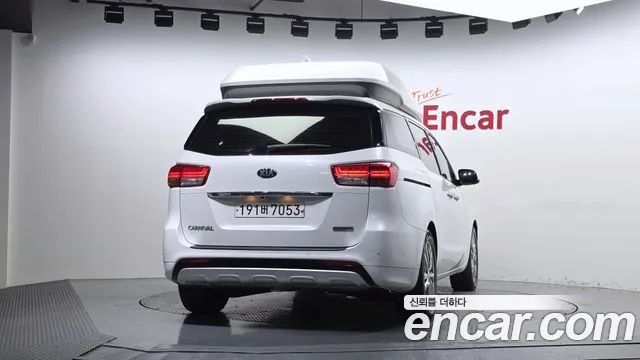 Kia Carnival 2016 thumb 4