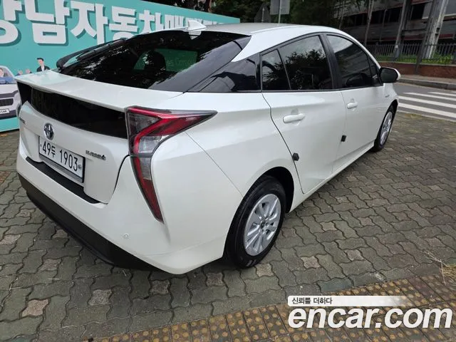 Toyota Prius 2018 thumb 3