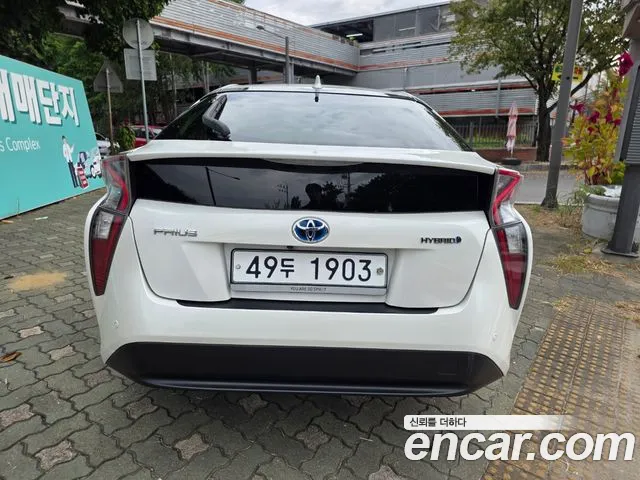 Toyota Prius 2018 thumb 4
