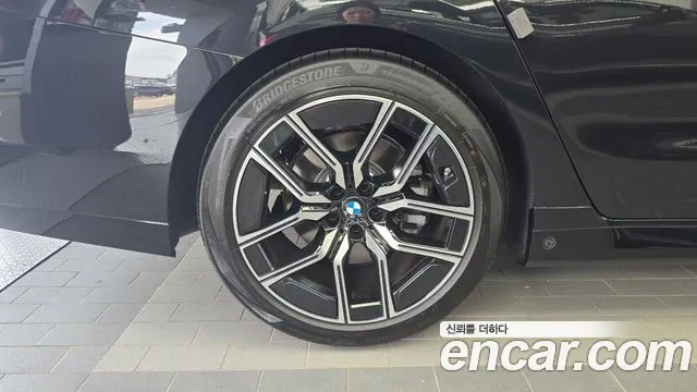 BMW 7-Series 2025 thumb 5