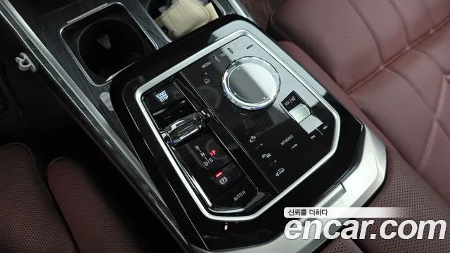BMW 7-Series 2025 thumb 9