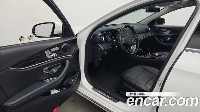 Mercedes-Benz E-Класс 2017 thumb 10