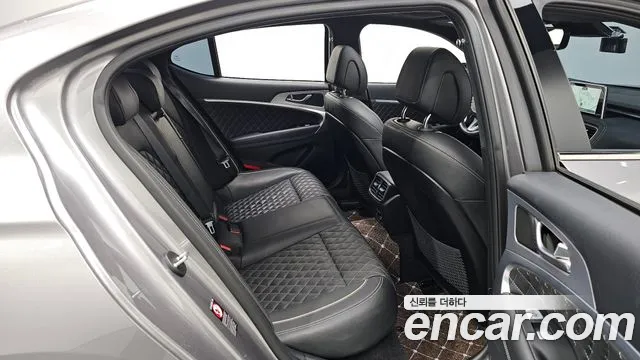 Genesis G70 2019 thumb 11