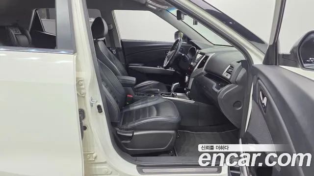 KG_Mobility_Ssangyong TIBOLI 2015 thumb 11