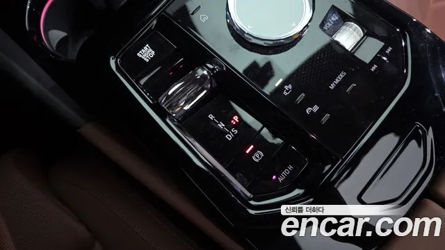 BMW 5-Series 2025 thumb 8