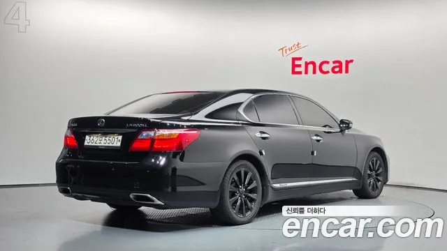 Lexus LS 2011 thumb 2