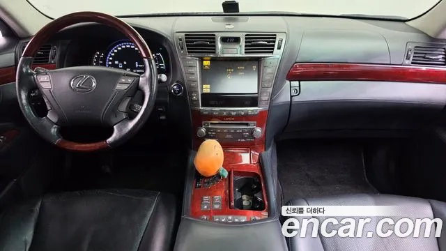 Lexus LS 2011 thumb 7