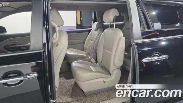 Kia Carnival 2019 thumb 11