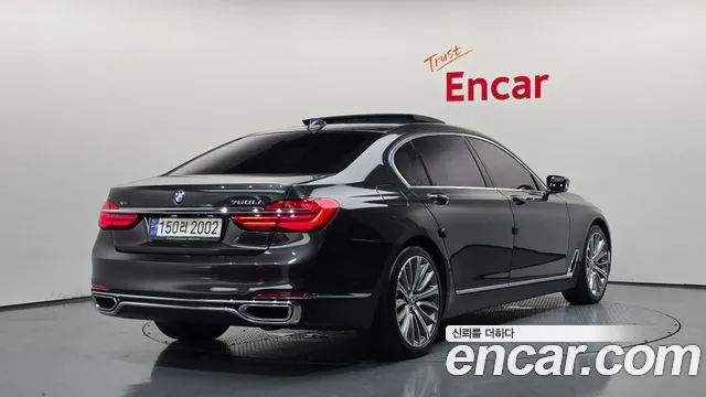BMW 7-Series 2018 thumb 2
