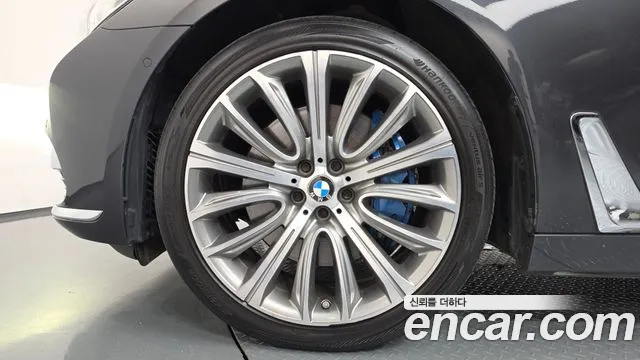BMW 7-Series 2018 thumb 5