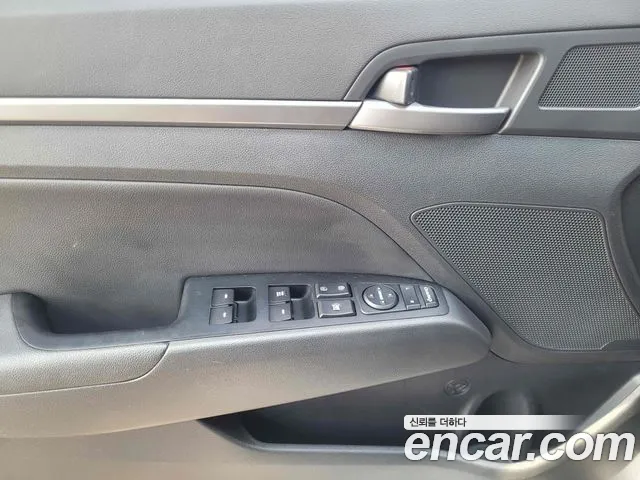 Hyundai Avante 2018 thumb 12