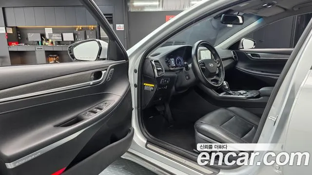 Hyundai Grandeur 2017 thumb 10