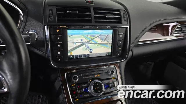 Lincoln Continental 2019 thumb 12