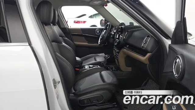 MINI Countryman 2018 thumb 11