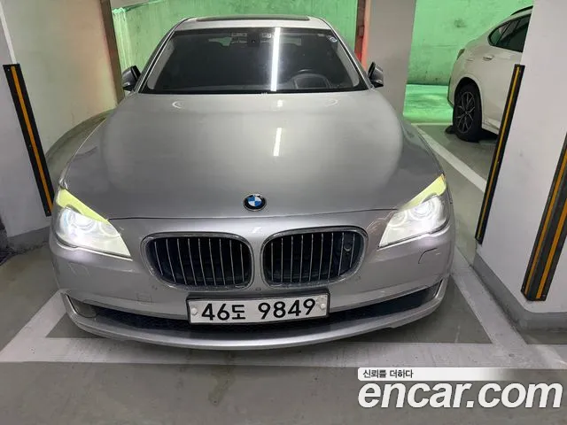 BMW 7-Series 2010 thumb 3