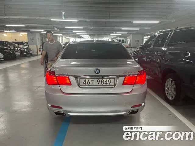 BMW 7-Series 2010 thumb 4