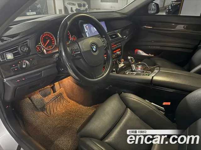 BMW 7-Series 2010 thumb 7