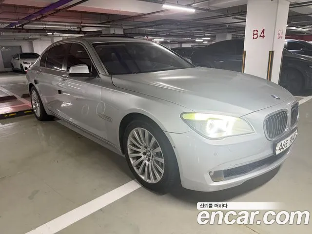 BMW 7-Series 2010 thumb 12
