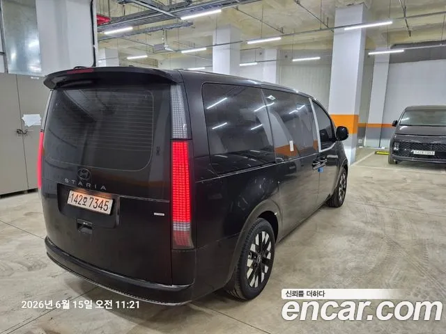 Hyundai Staria 2025 thumb 2