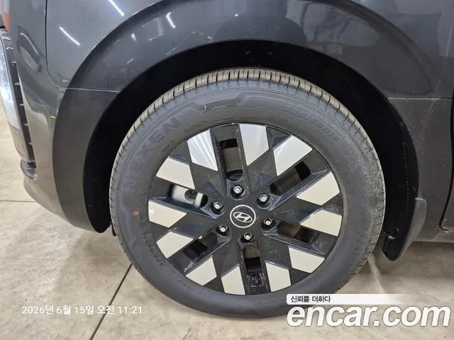 Hyundai Staria 2025 thumb 5