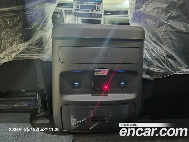 Hyundai Staria 2025 thumb 6