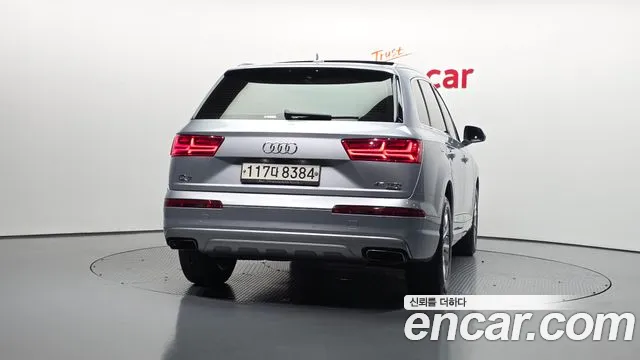 Audi Q7 2019 thumb 3