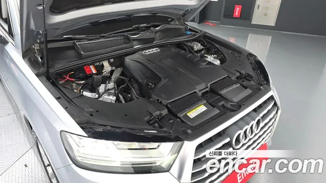 Audi Q7 2019 thumb 5