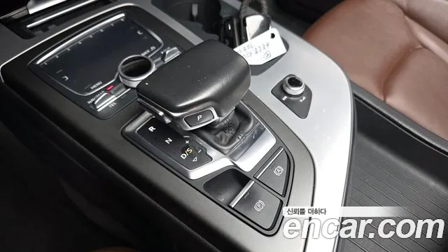 Audi Q7 2019 thumb 8