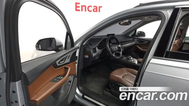 Audi Q7 2019 thumb 9