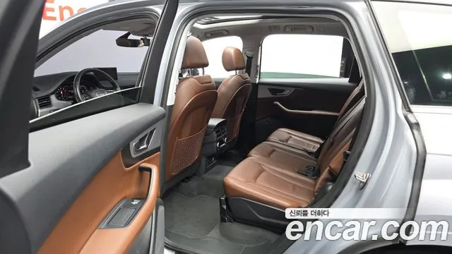 Audi Q7 2019 thumb 11