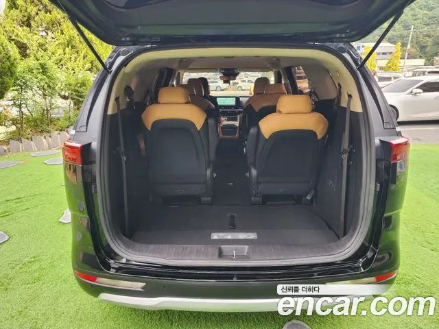 Kia Carnival 2023 thumb 4