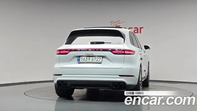 Porsche Cayenne 2022 thumb 3