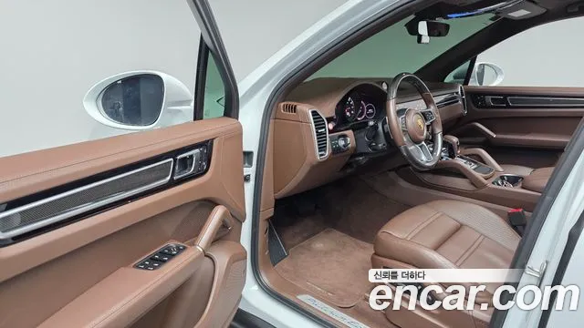 Porsche Cayenne 2022 thumb 9