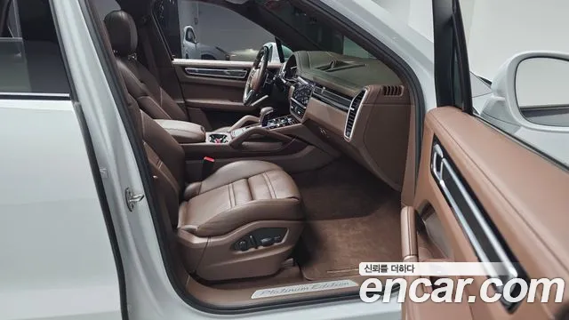Porsche Cayenne 2022 thumb 10