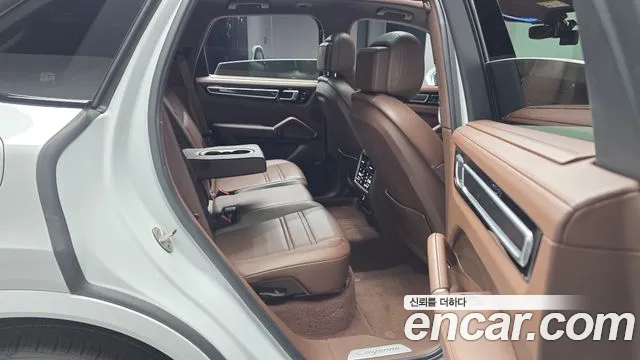 Porsche Cayenne 2022 thumb 11