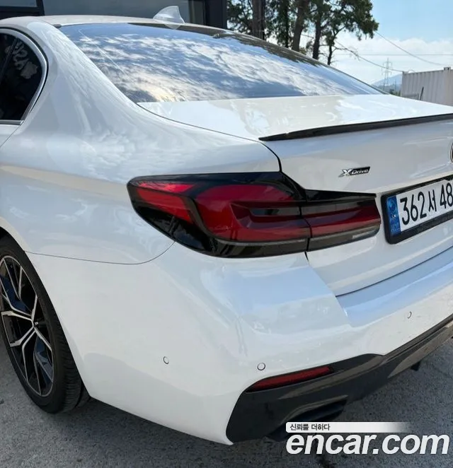 BMW 5-Series 2023 thumb 2