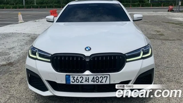 BMW 5-Series 2023 thumb 3