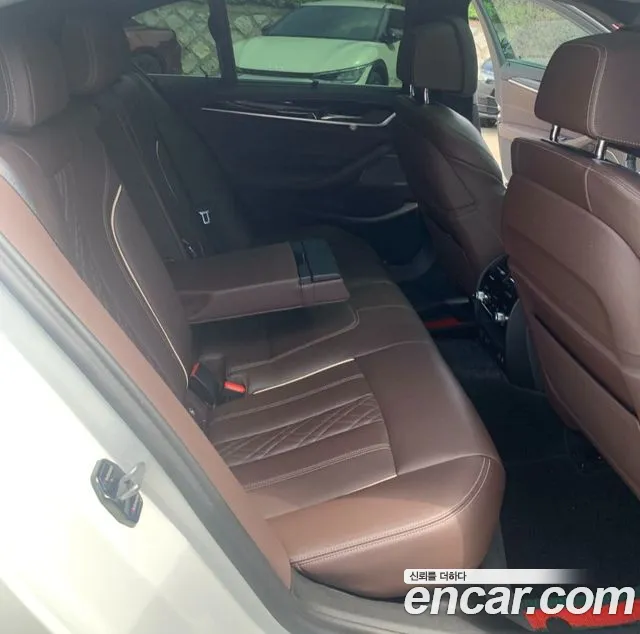 BMW 5-Series 2023 thumb 7
