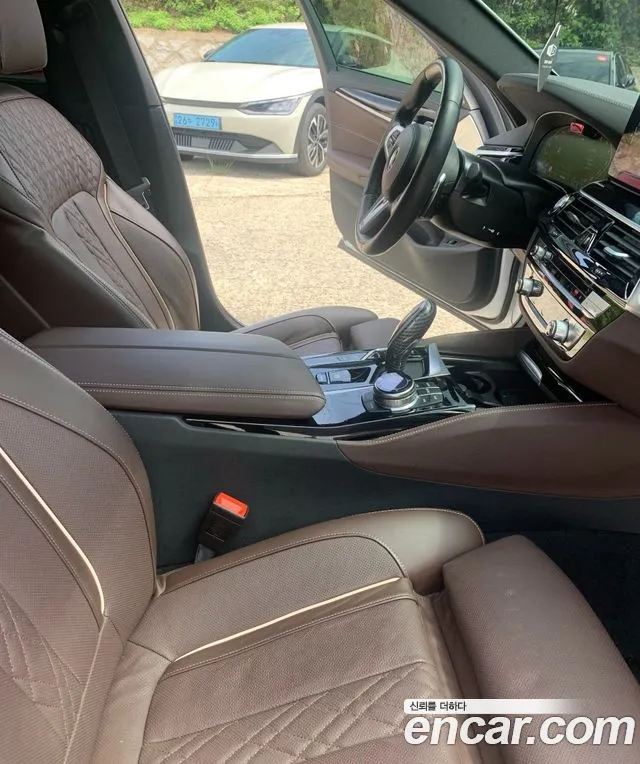 BMW 5-Series 2023 thumb 10