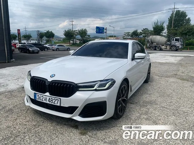 BMW 5-Series 2023 thumb 12