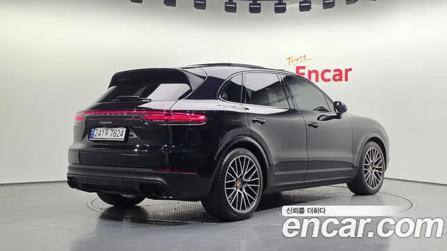 Porsche Cayenne 2021 thumb 2