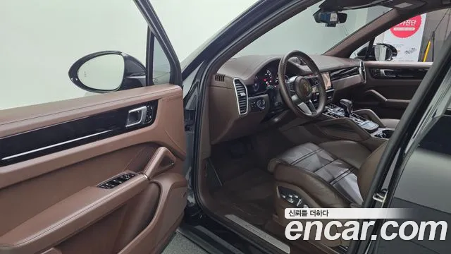 Porsche Cayenne 2021 thumb 10