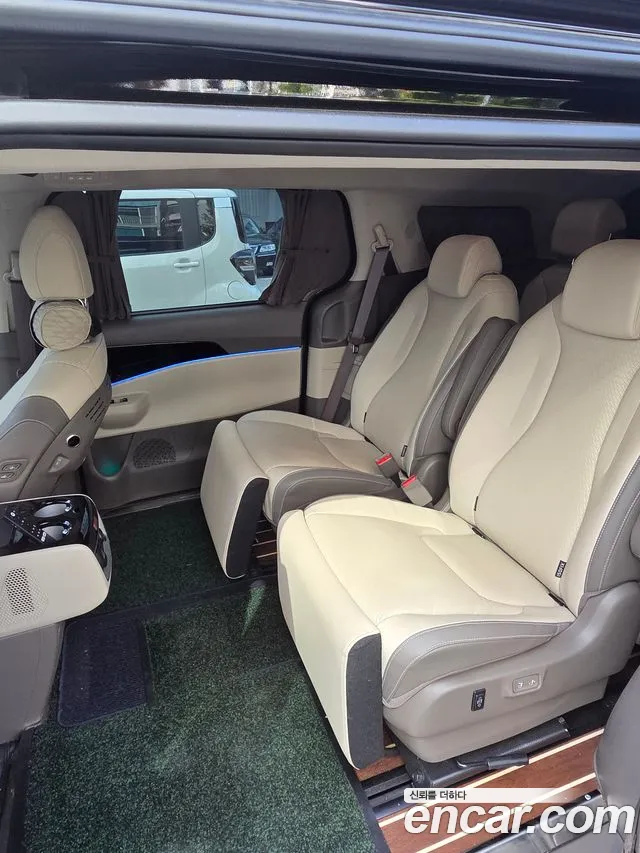 Kia Carnival 2024 thumb 2