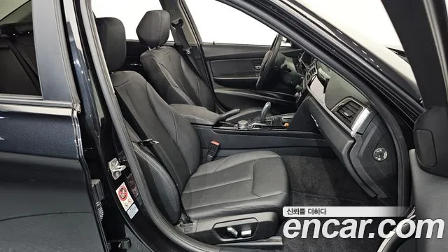 BMW 3-Series 2015 thumb 12