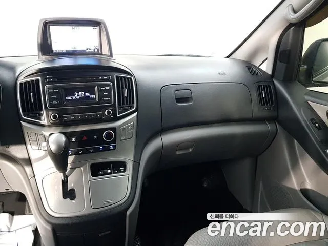 Hyundai Starex 2016 thumb 10